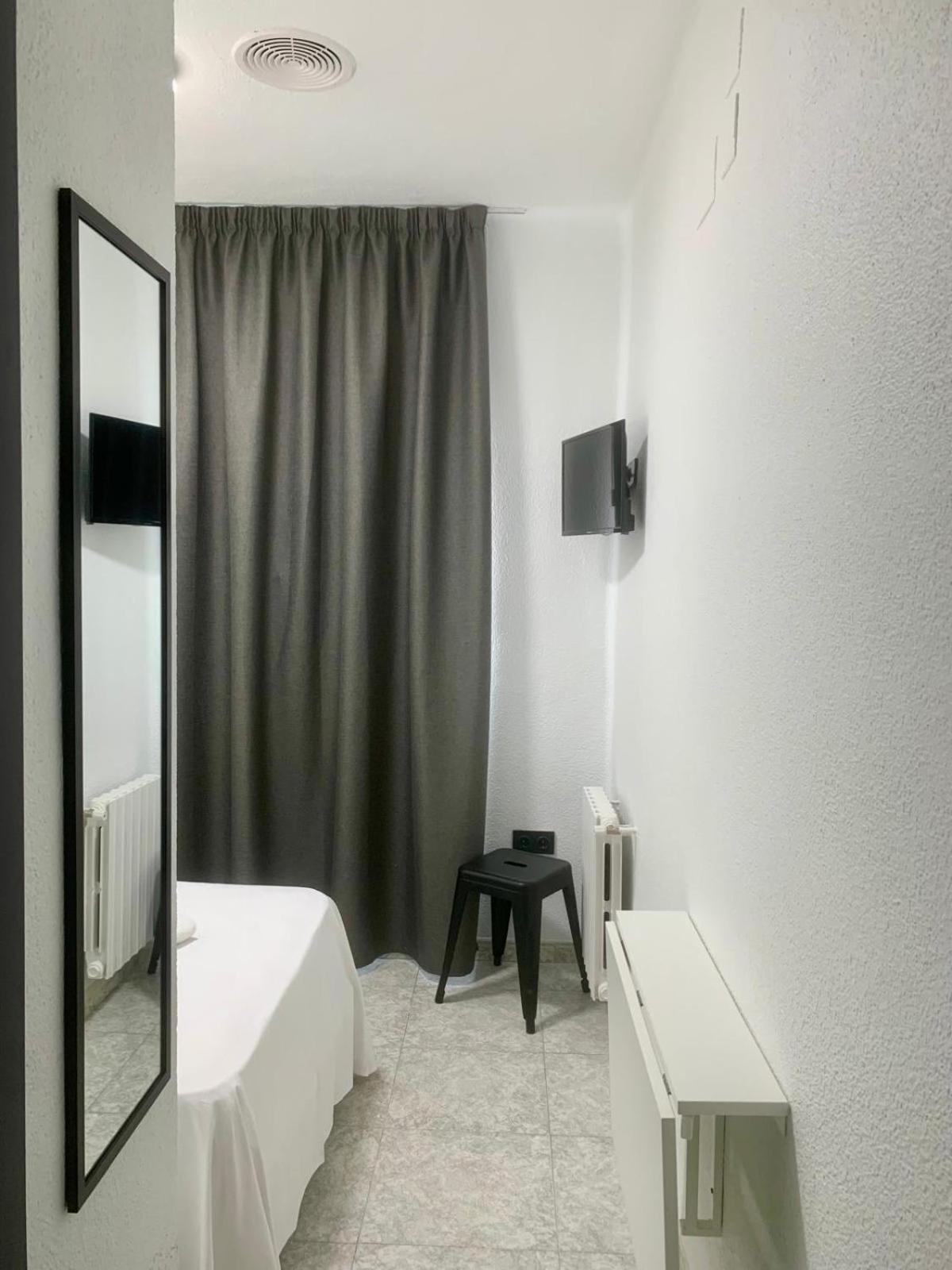 Hotel Dl Urban กัสเตญองเดลาปลานา ภายนอก รูปภาพ