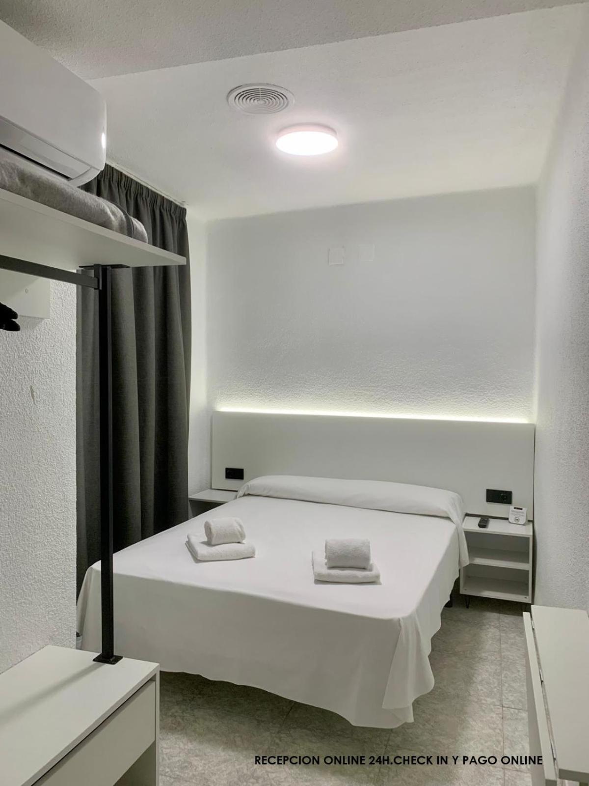 Hotel Dl Urban กัสเตญองเดลาปลานา ภายนอก รูปภาพ