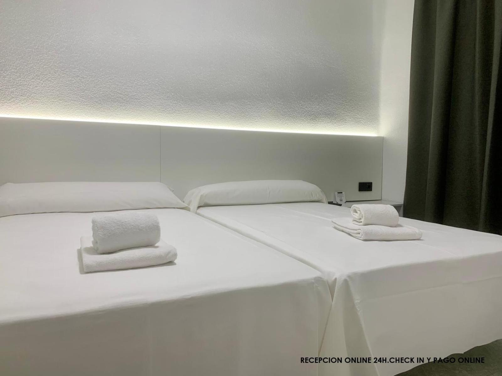 Hotel Dl Urban กัสเตญองเดลาปลานา ภายนอก รูปภาพ