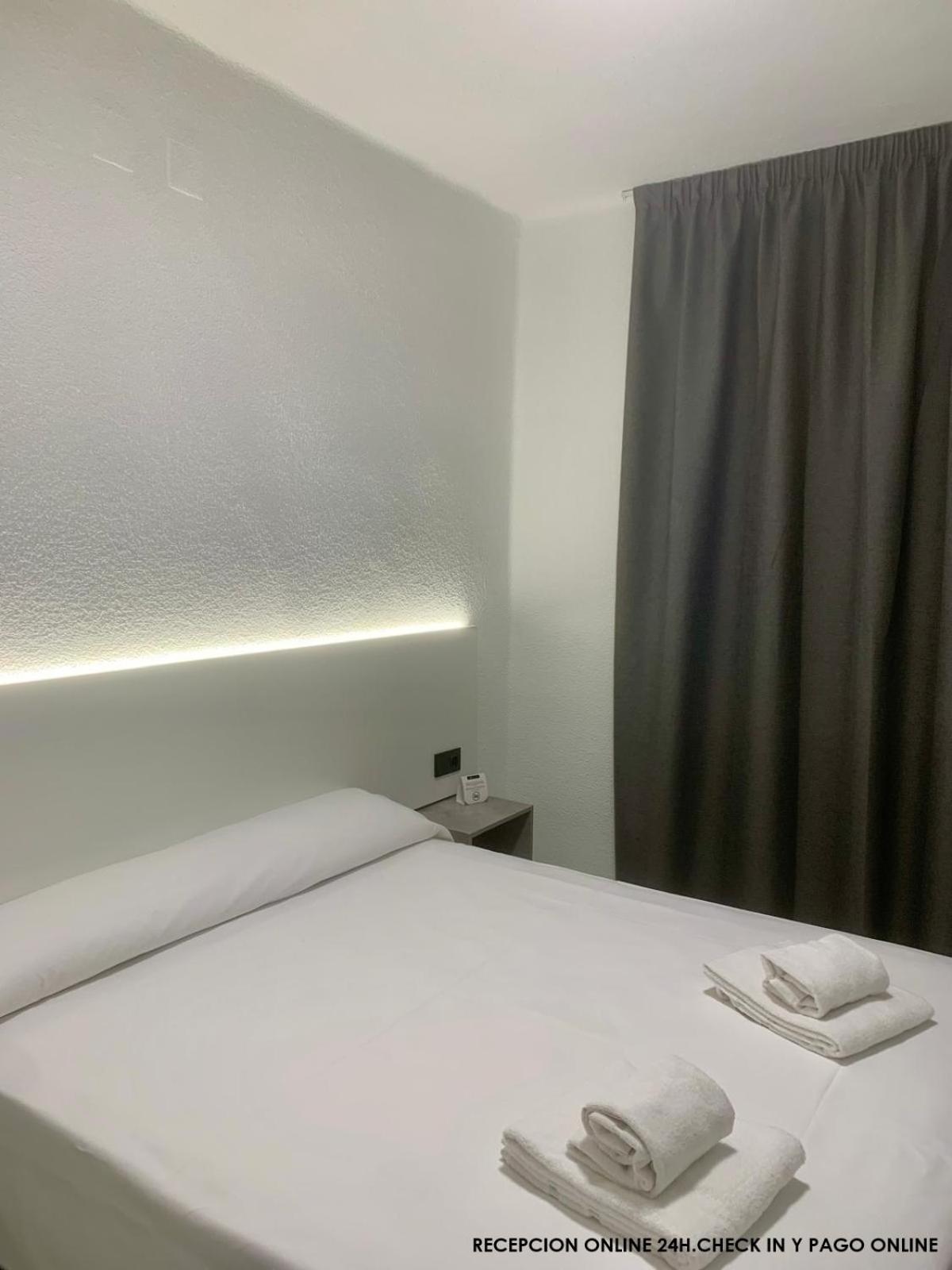 Hotel Dl Urban กัสเตญองเดลาปลานา ภายนอก รูปภาพ